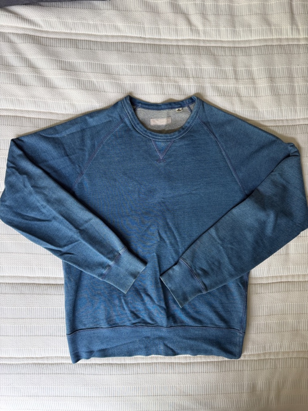 Uniqlo Men's Heathered Blue Crewneck Sweatshirt